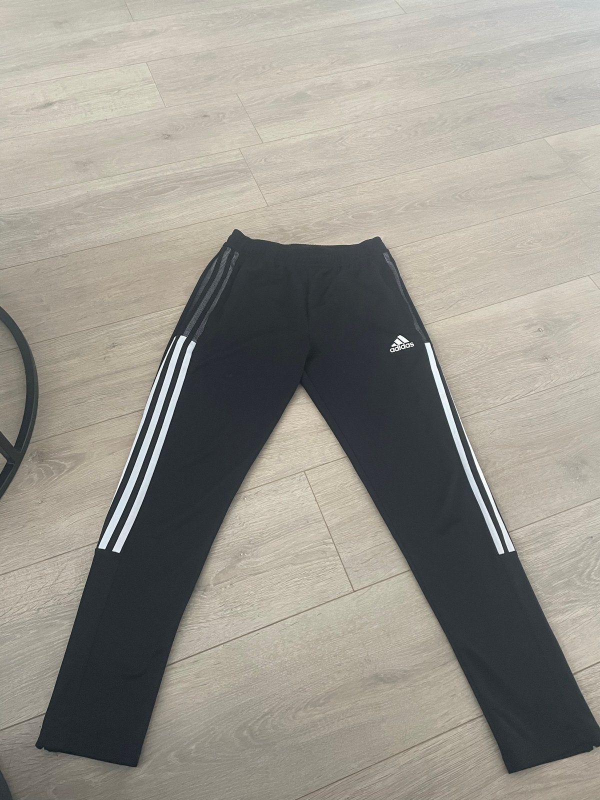 Adidas trainingsbroek maat 152 (11-12 jaar), Kinderen en Baby's, Broek, Adidas trainingsbroek, Jongen of Meisje, Ophalen of Verzenden