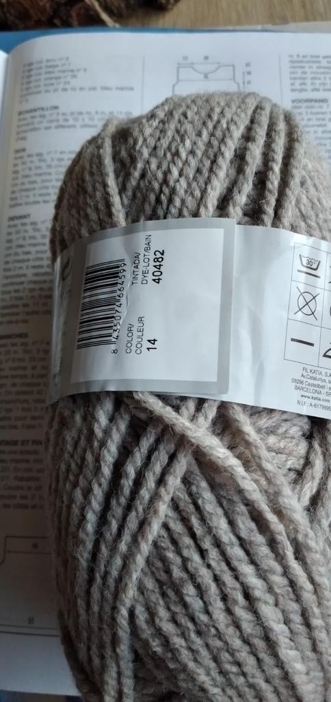 Katia Alaska Wol - Kleur 14 (Grijs), Hobby en Vrije tijd, Ophalen of Verzenden, Nieuw, Breien of Haken, Wol of Garen
