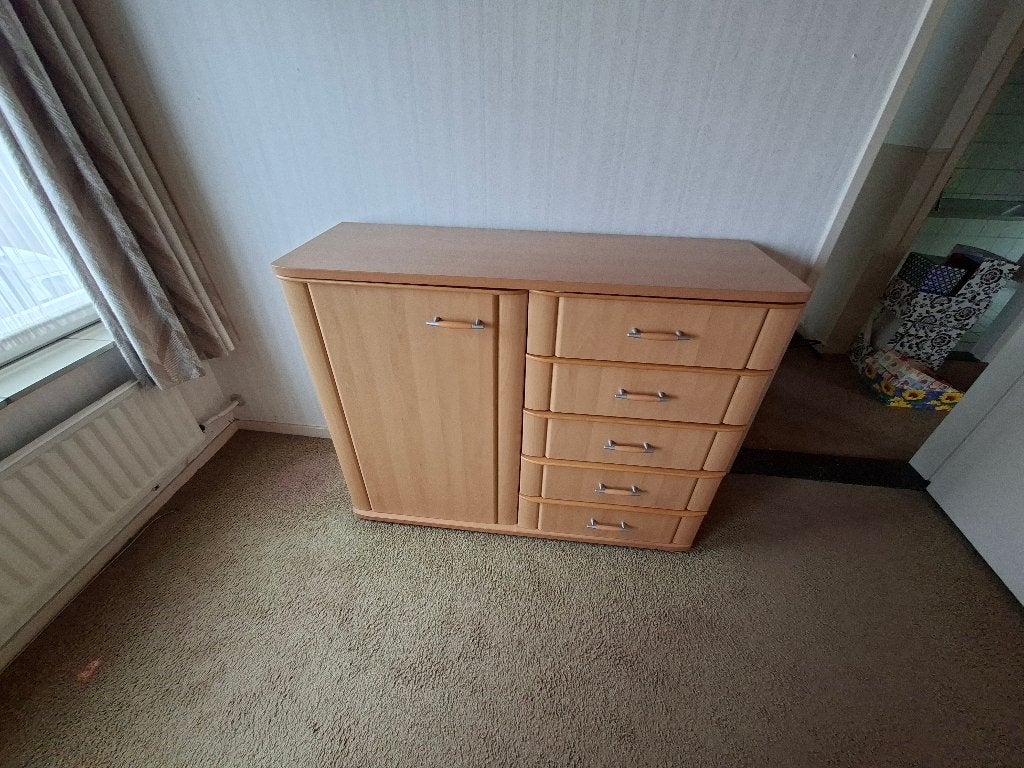 Kast, Ophalen, 100 tot 150 cm, Zo goed als nieuw, 25 tot 50 cm