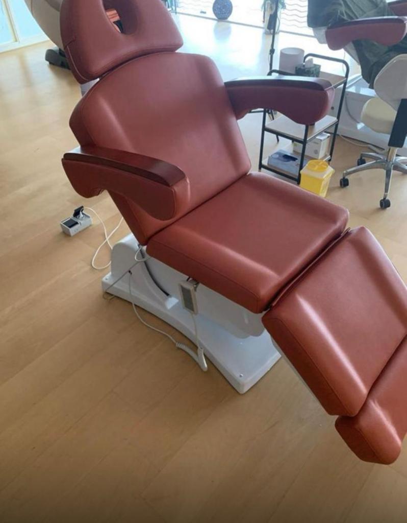 Elektrische behandelstoel, Sport en Fitness, Ophalen of Verzenden, Zo goed als nieuw, Massagetafel