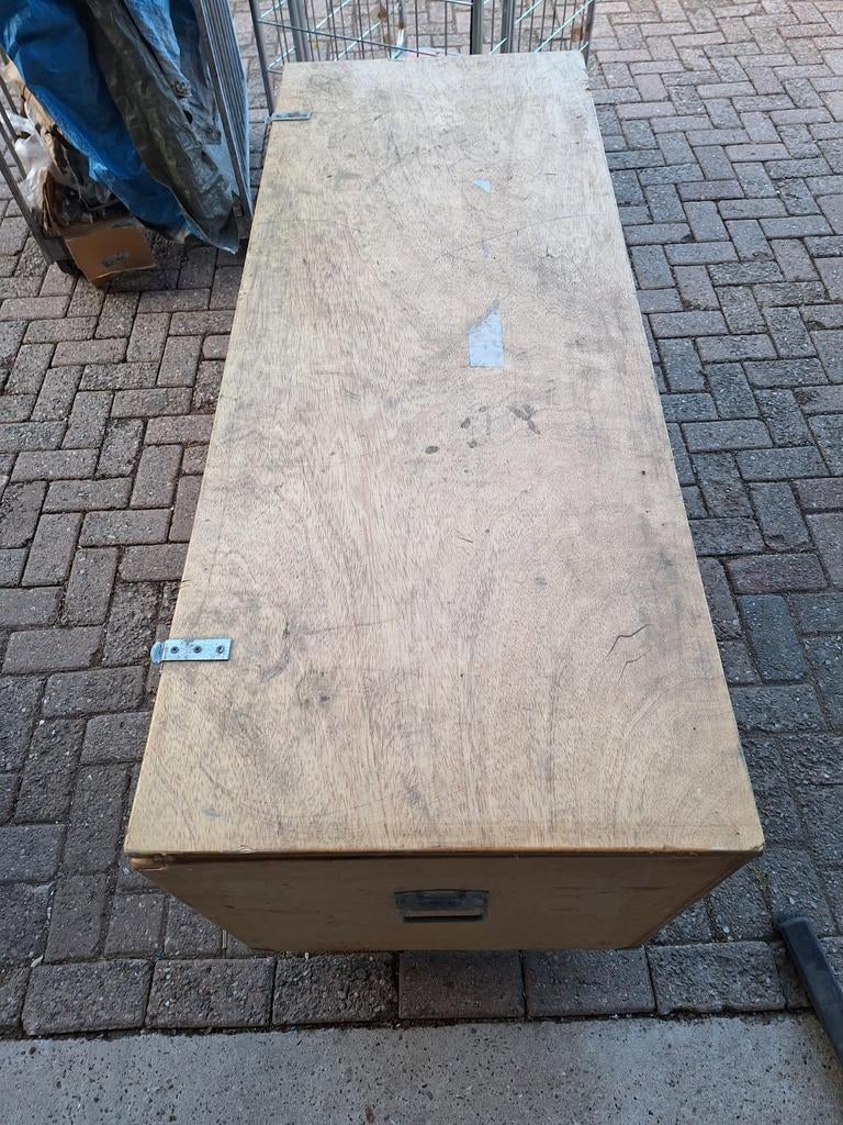 Kist met wieltjes handvatten en sluitingen 155x60x60, Ophalen of Verzenden, Gebruikt, 50 tot 100 cm, Minder dan 50 cm