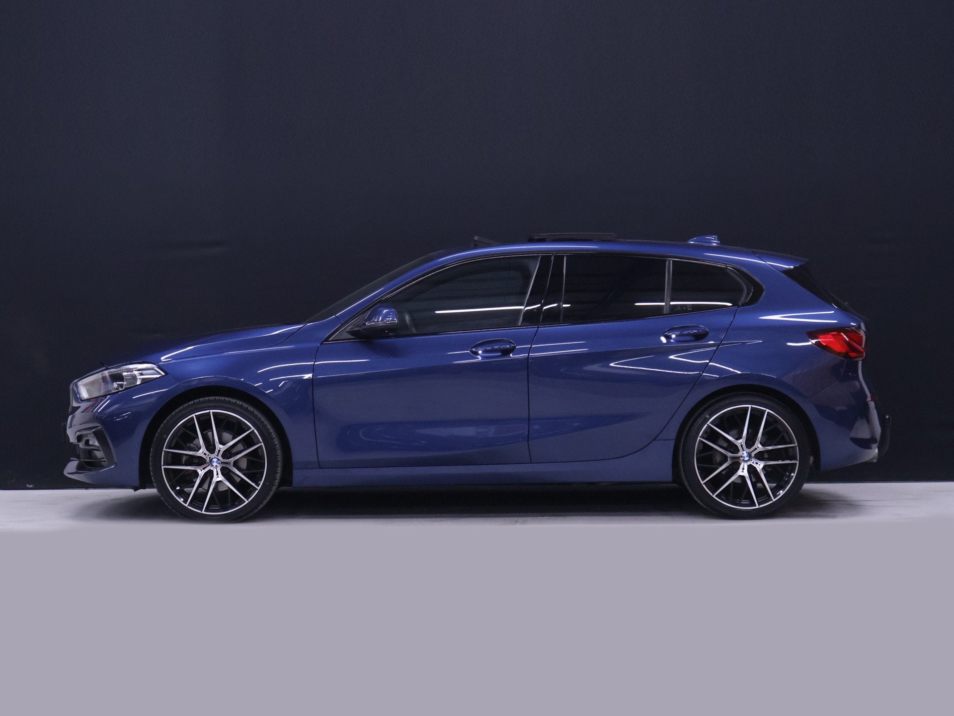 BMW 1-serie 118i M Sport [SCHUIFKANTELDAK, APPLE CARPLAY, AN, 136 pk, Gebruikt, Blauw, Bedrijf