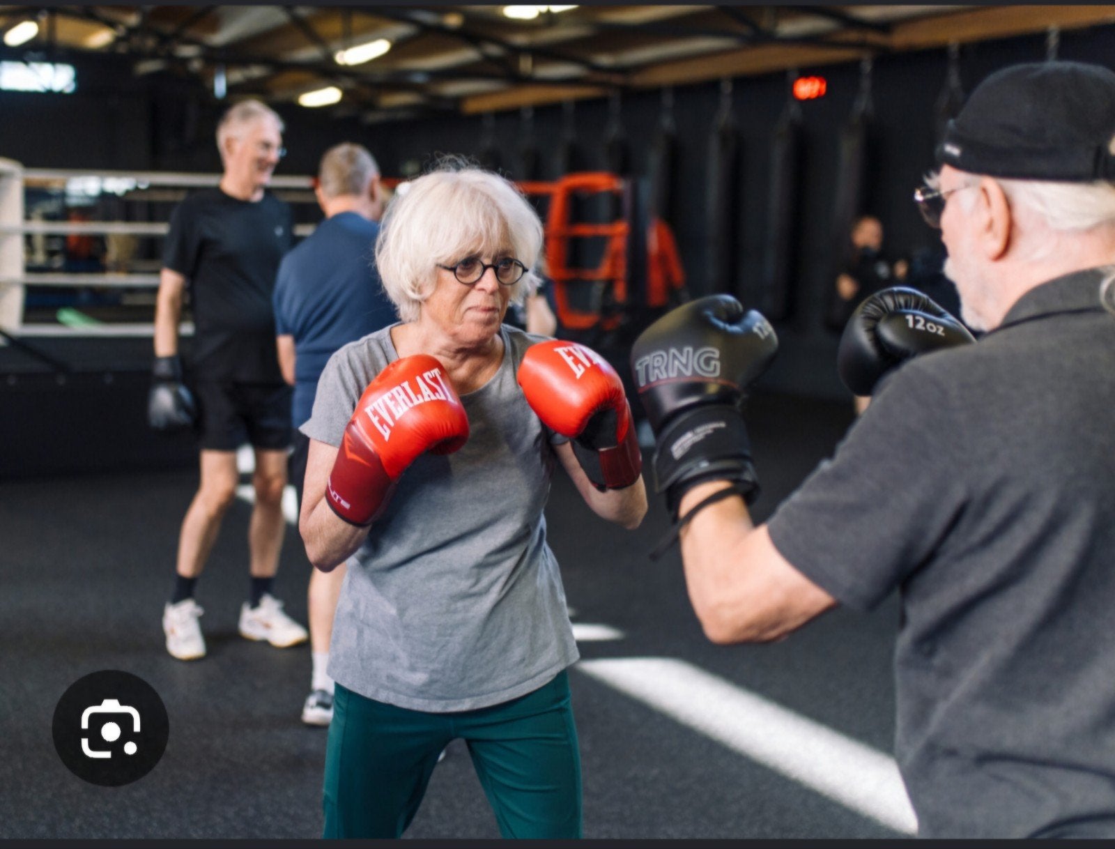 Gezocht : 75+ers voor bokswedstrijd, Sport en Fitness, Ophalen of Verzenden, Nieuw, Boksbeschermers