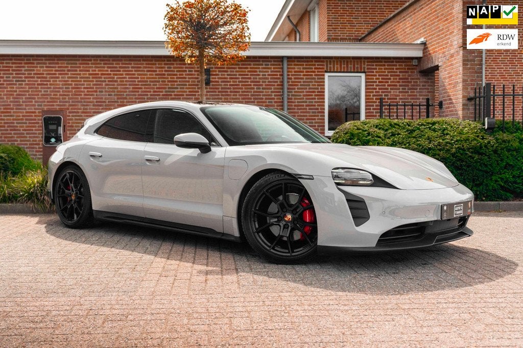 Porsche Taycan Sport Turismo | Krijt grijs | Pano | Sport de, Auto's, Porsche, Automaat, Achterwielaandrijving, Gebruikt, Zwart
