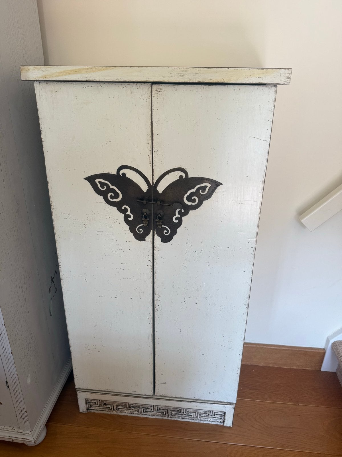 Vintage Chinese kast met vlindersluiting, Ophalen of Verzenden