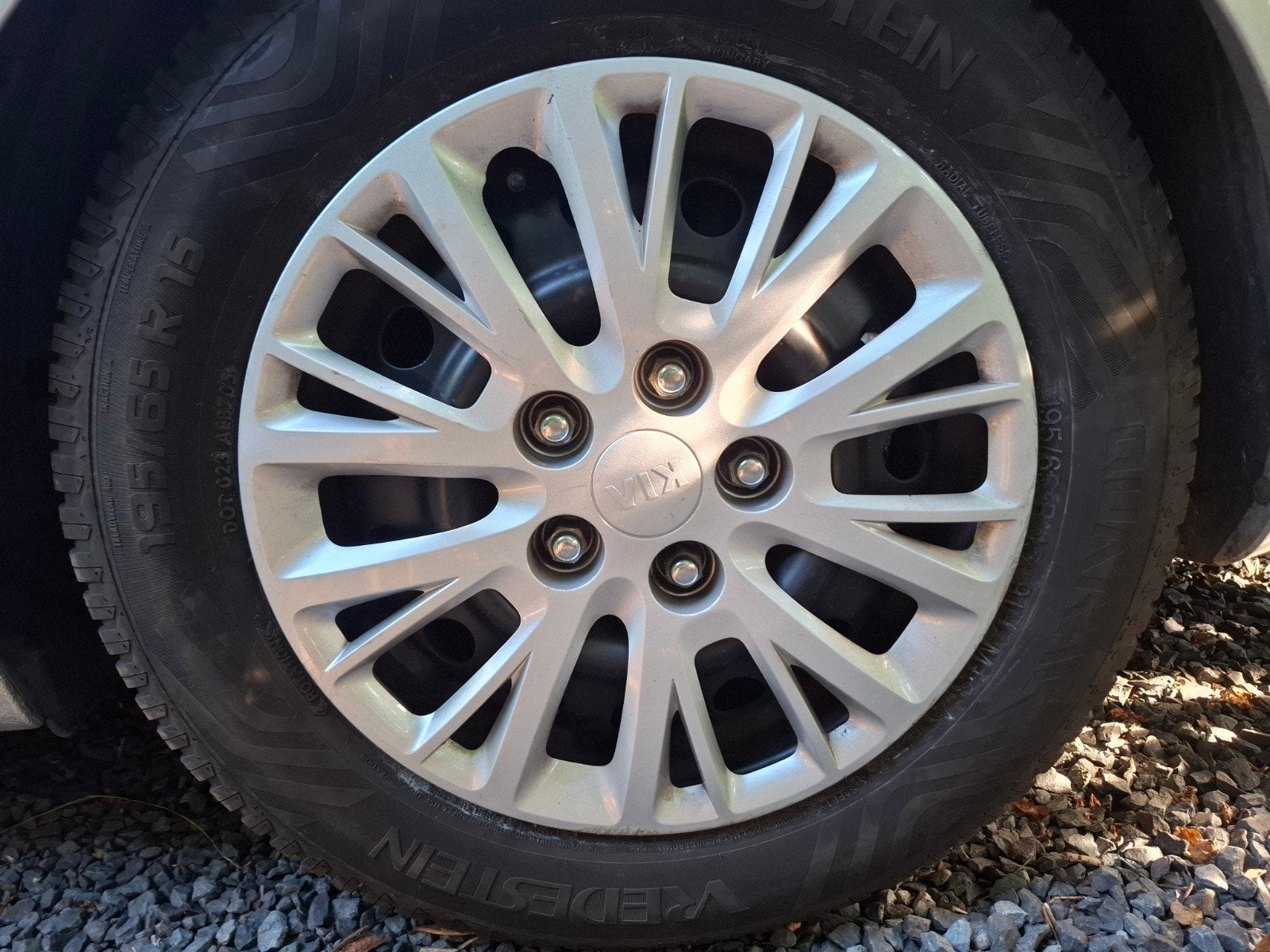 4x Kia wieldoppen 15 inch, Auto diversen, Wieldoppen, Ophalen of Verzenden, Zo goed als nieuw