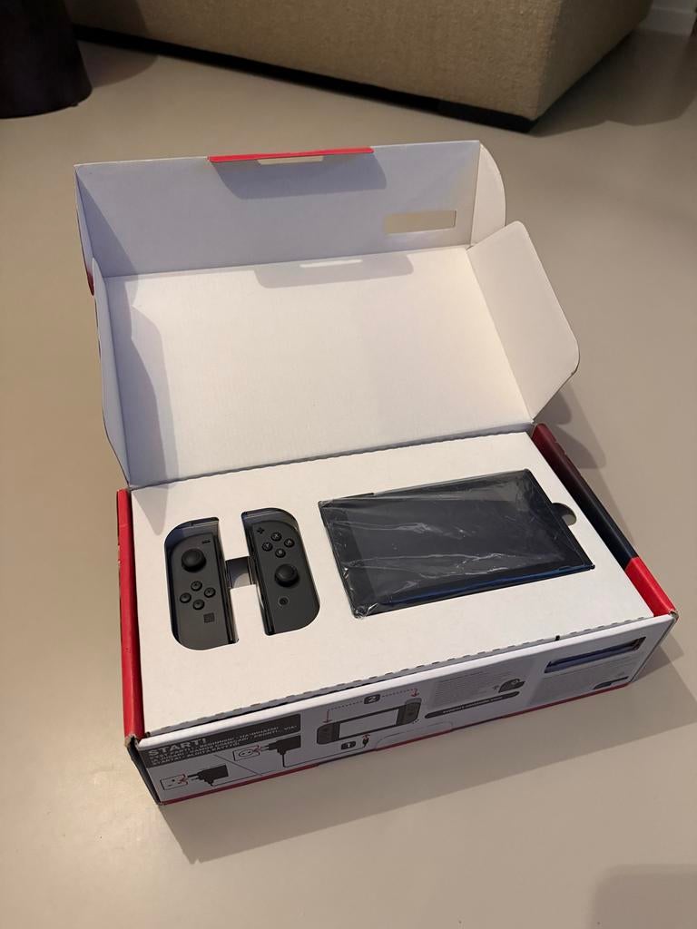 Nintendo Switch met 5 spellen en accessoires, Ophalen of Verzenden, Zo goed als nieuw