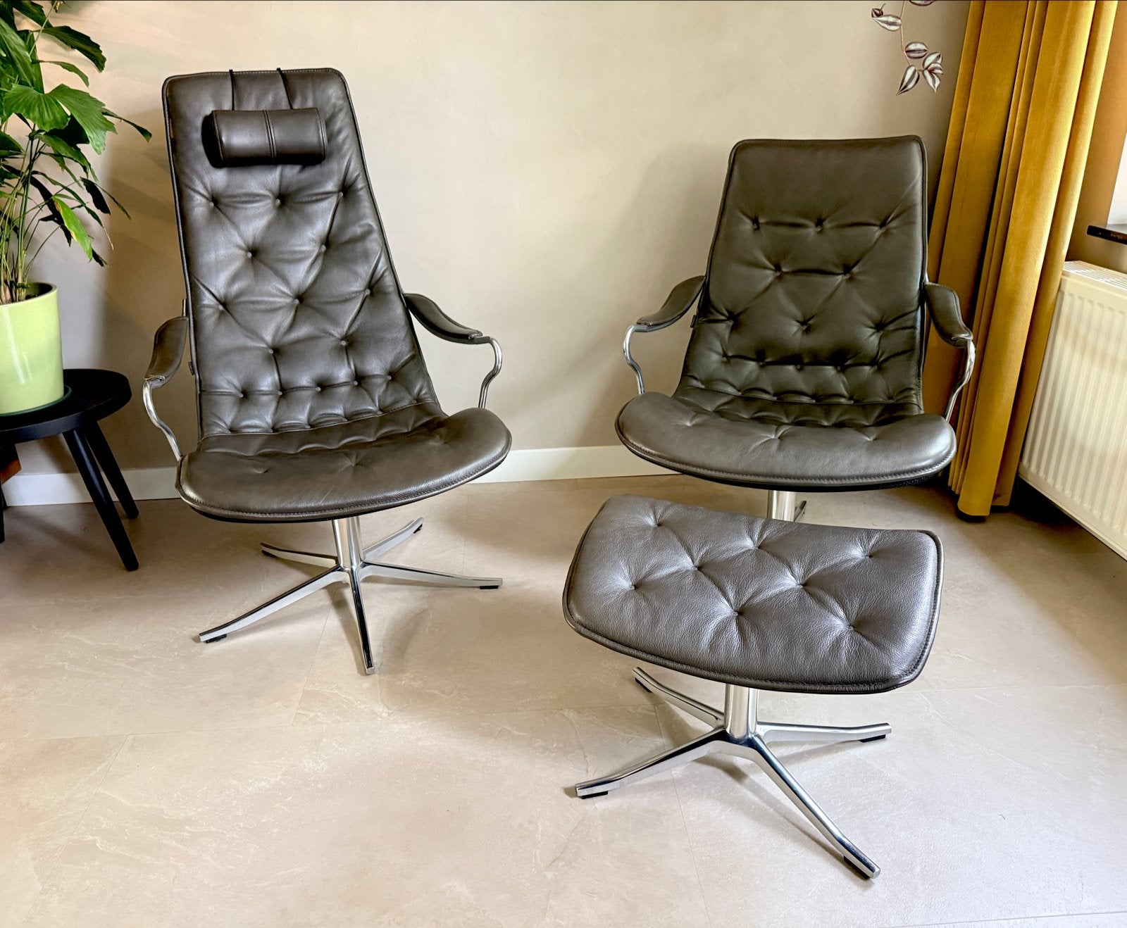 Conform Bravo fauteuils + hocker, leer, aluminium voet, Ophalen, Zo goed als nieuw, 50 tot 75 cm, Leer