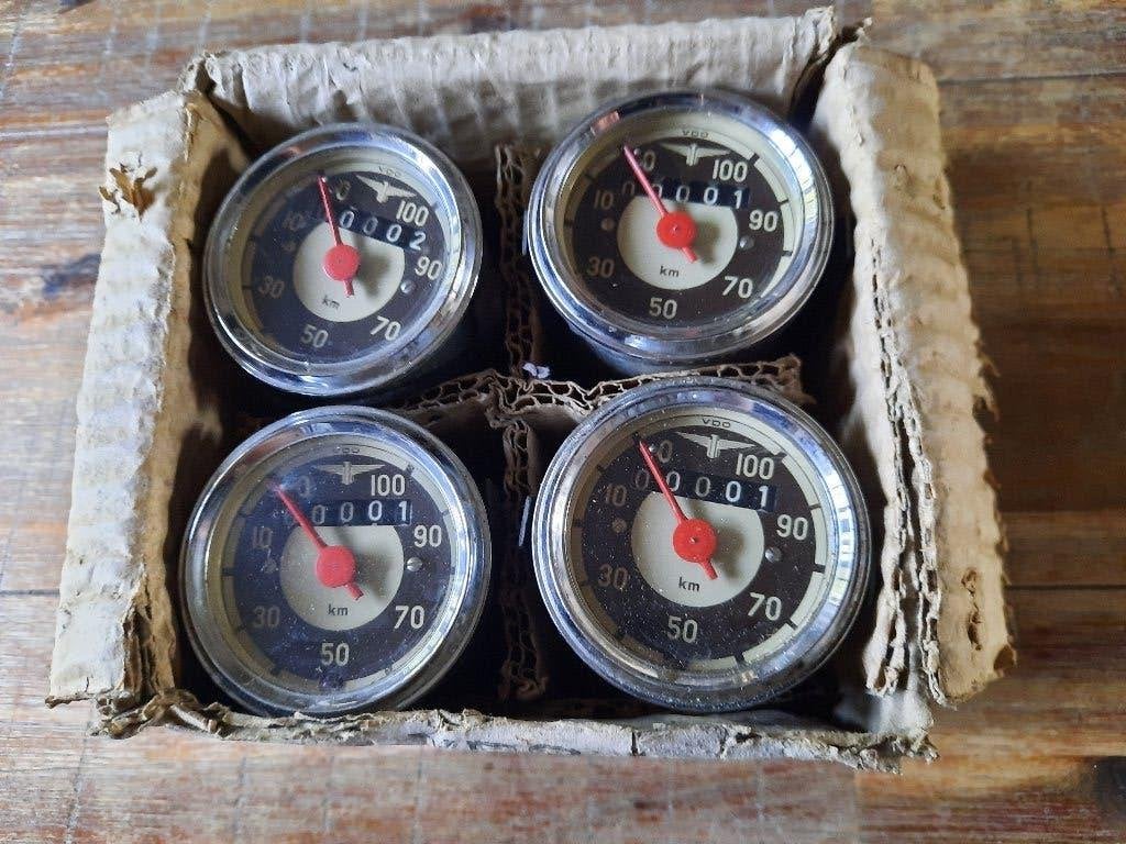 N.O.S 4 x origineel ADLER VDO tacho kilometerteller, Fietsen en Brommers, Ophalen, Nieuw, Overige typen, Overige merken