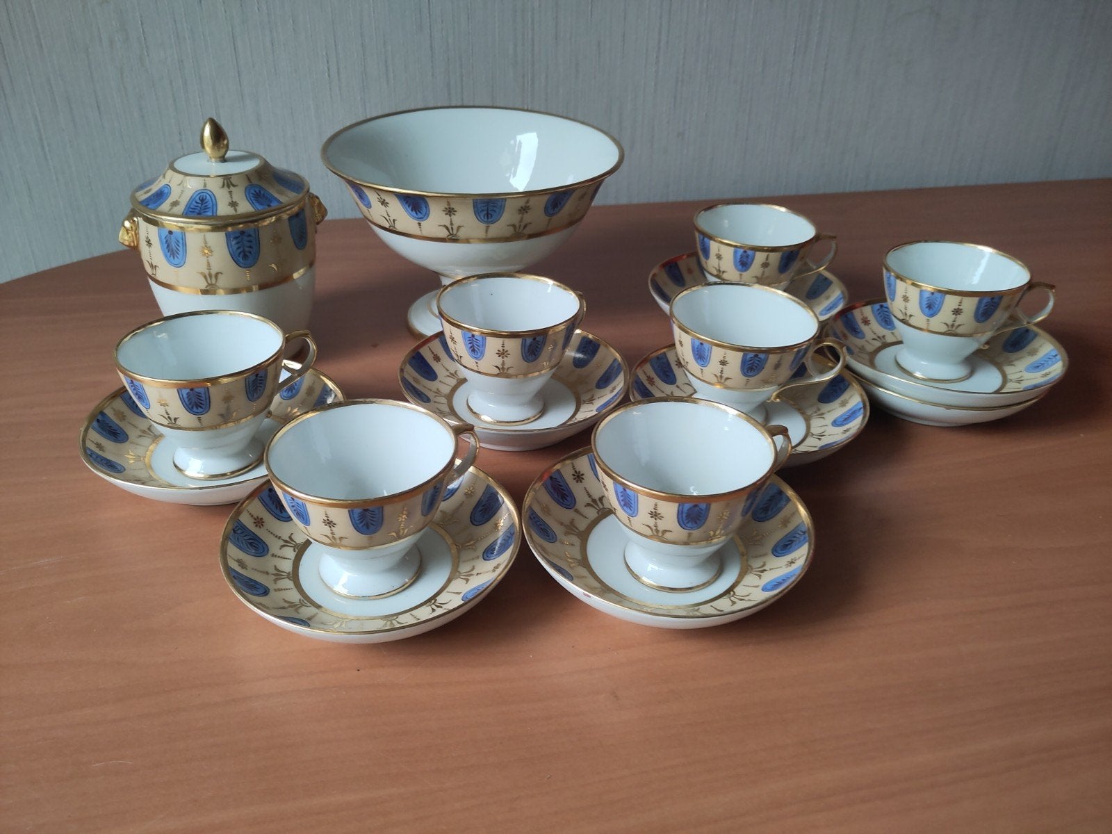 Vintage porseleinen theeservies met gouden details, Ophalen of Verzenden