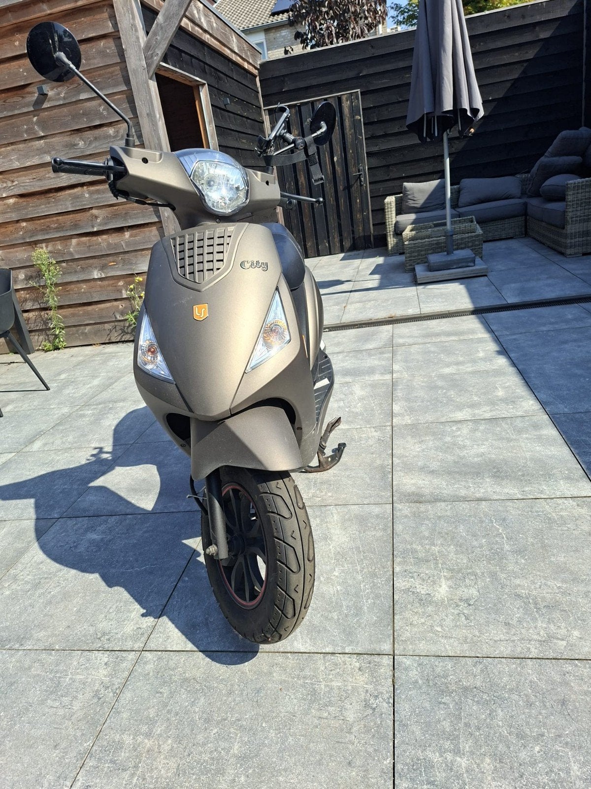 La Souris Scooter - Zo goed als nieuw, bouwjaar 2022, Fietsen en Brommers, Ophalen, Zo goed als nieuw, Benzine, Overige merken