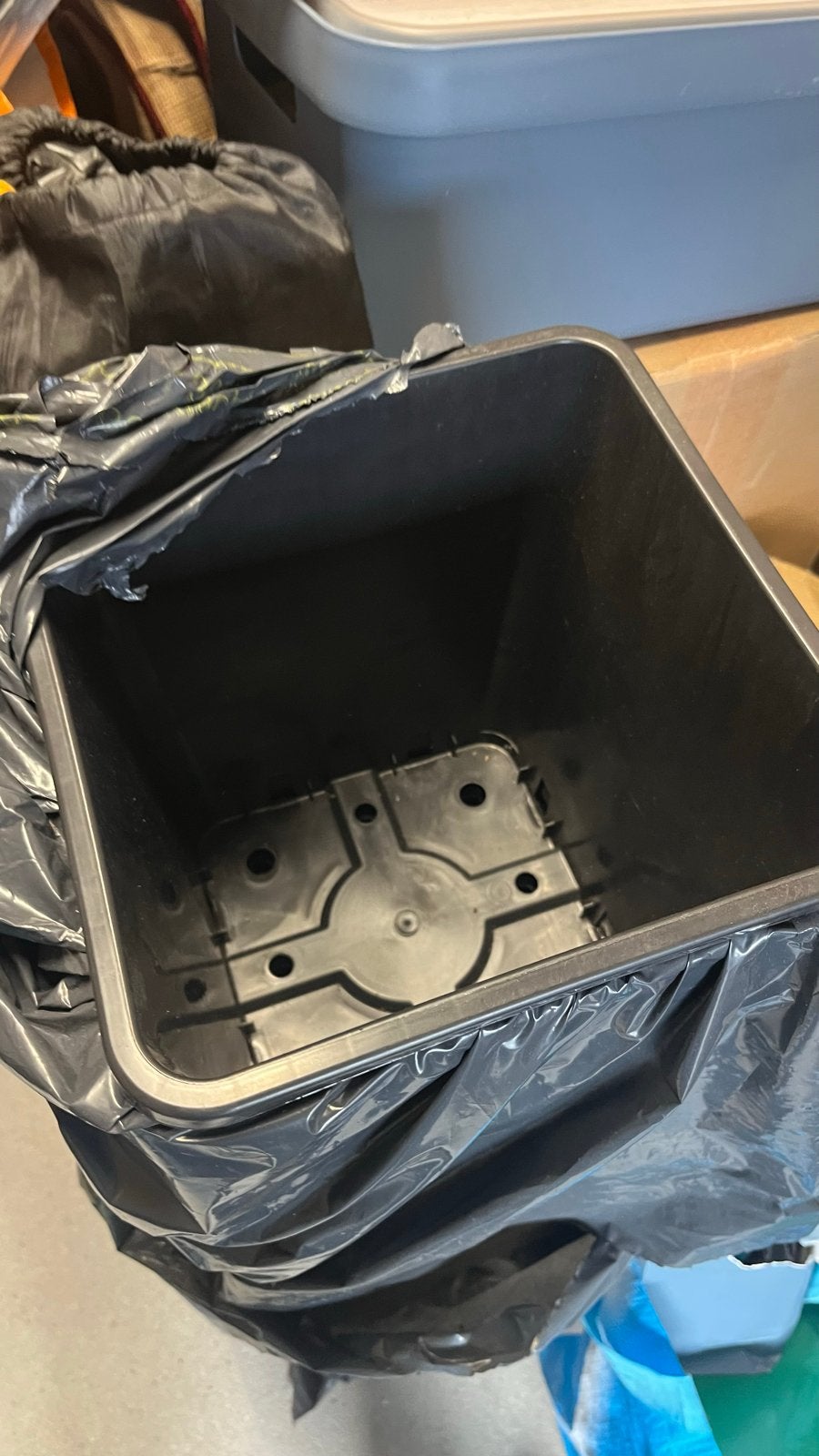 43 gebruikte kweekpotten 11 liter, 24,5x24,5x26cm, Kunststof, Gebruikt, Vierkant, Minder dan 40 cm