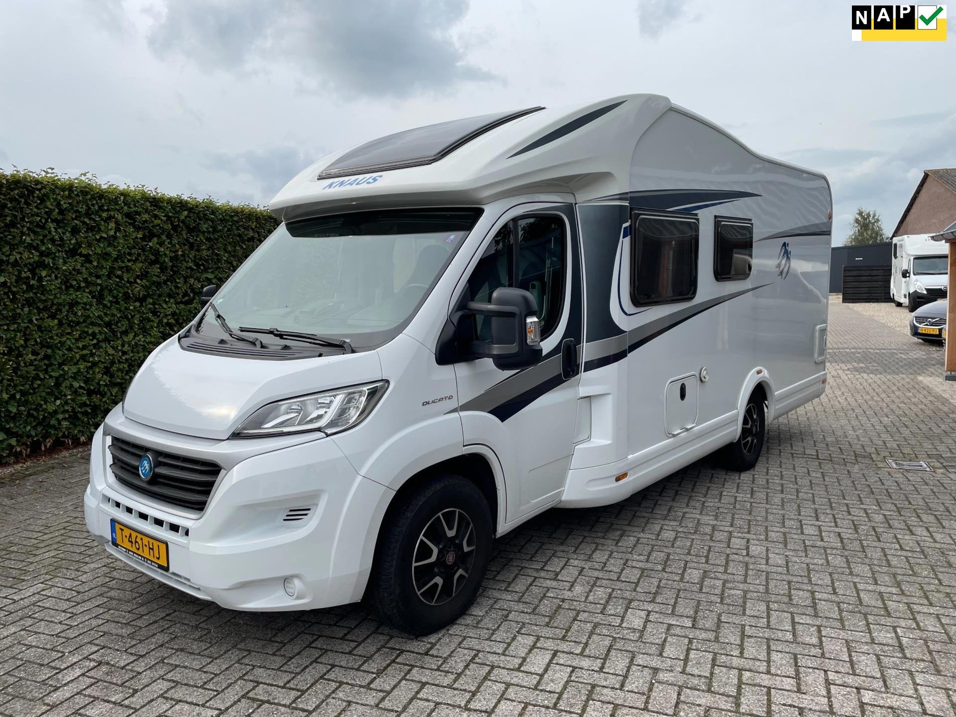 Knaus R21 Sky Wave 650 4 Pers / Lengte + Hefbed., Caravans en Kamperen, Bedrijf, Airbags, Tot en met 4, Luifel