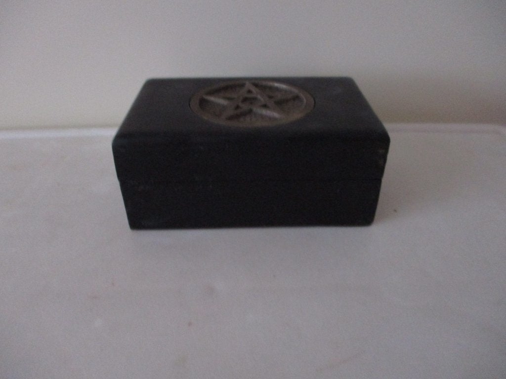 Zwart houten kistje met Pentagram., Ophalen, Gebruikt, Overige houtsoorten, Minder dan 50 cm