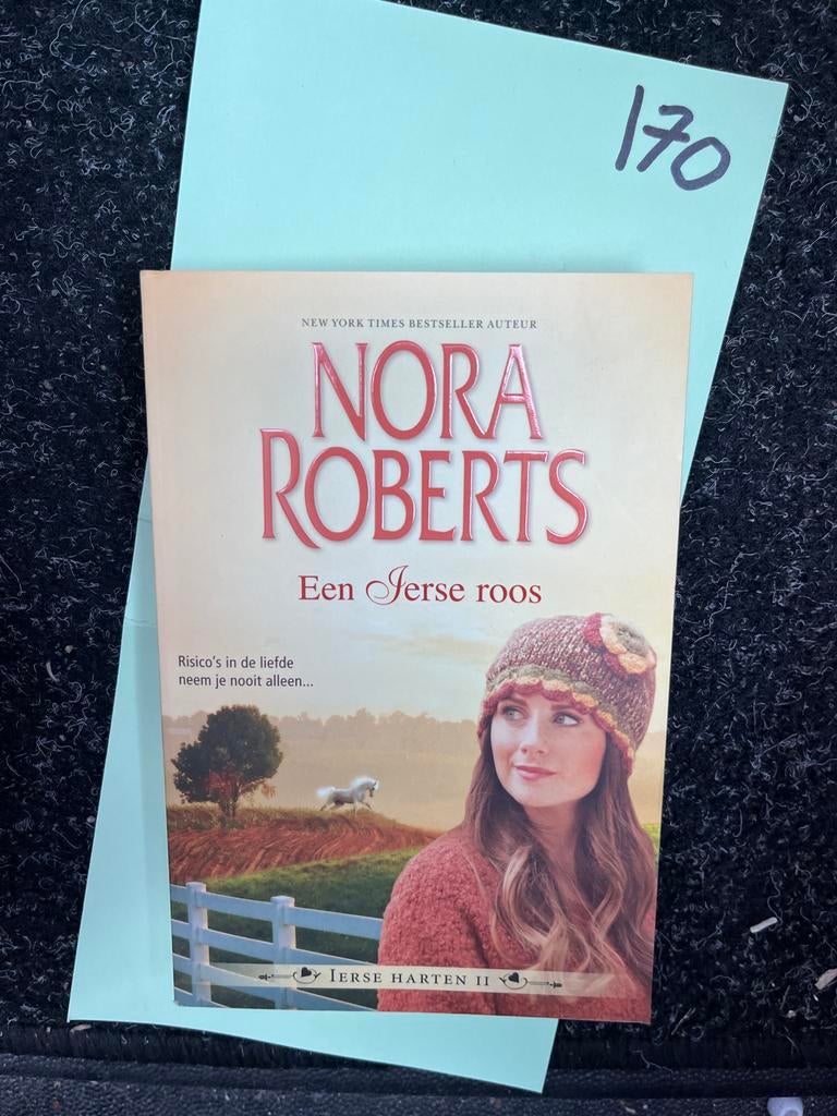 Nora Roberts - Een Ierse Roos (Ierse Harten II), Boeken, Romans, Zo goed als nieuw, Europa overig, Ophalen of Verzenden