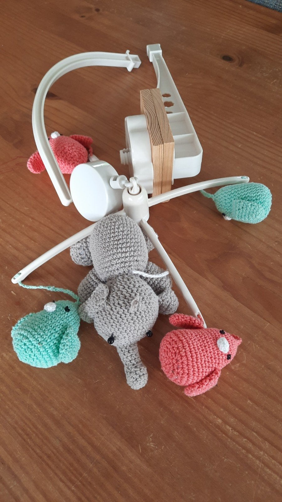 Babymobiel met gehaakte diertjes en muziekdoosje, Ophalen of Verzenden, Gebruikt, Mobiel, Met geluid