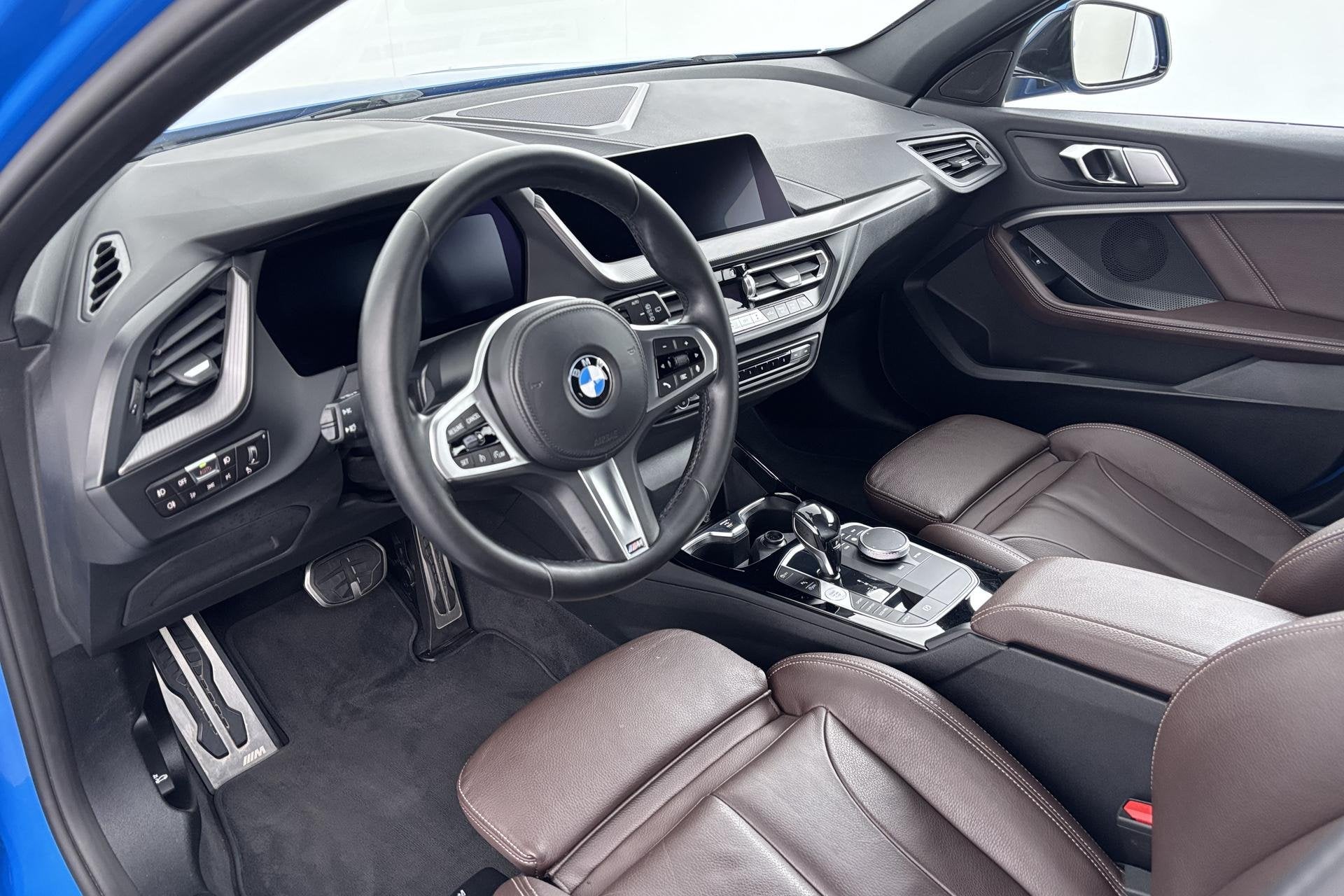 Foto 10 van BMW 1-serie 120i Business Edition Plus Sportief karakter met