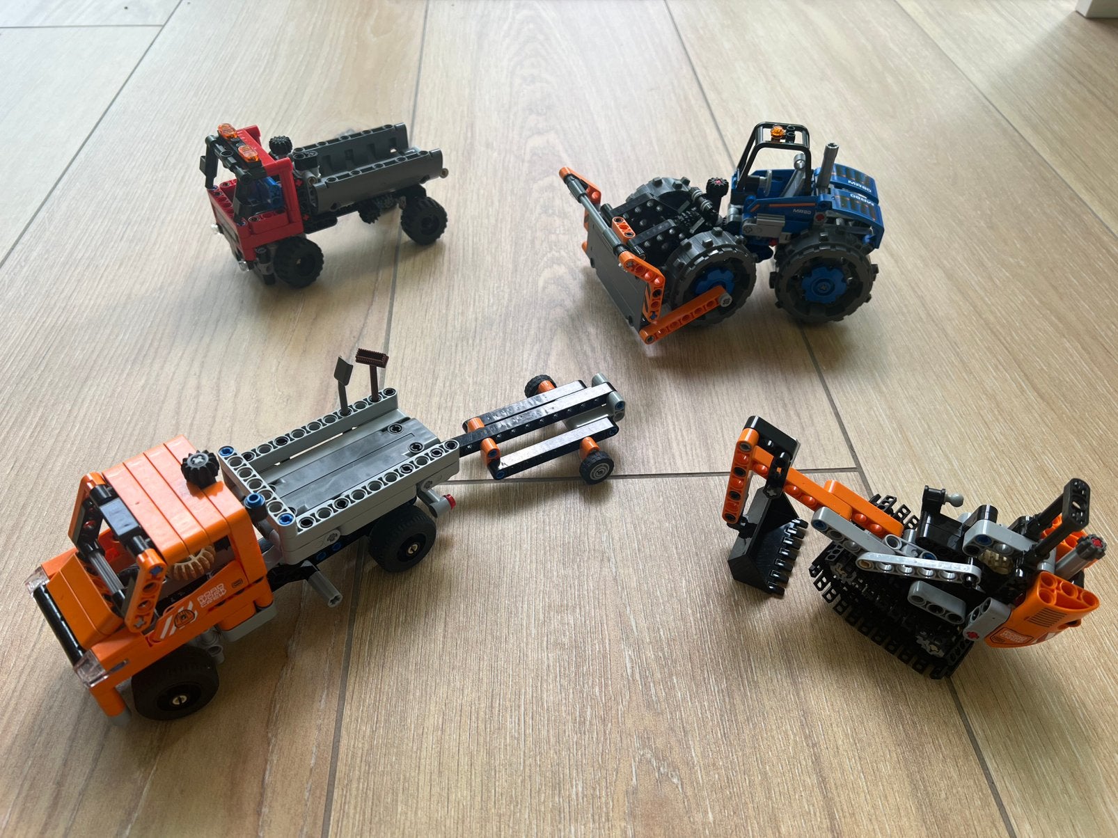 Lego Technic bouwvoertuigen startsets 42060, 42071 en 42084, G1, Ophalen of Verzenden, Zo goed als nieuw