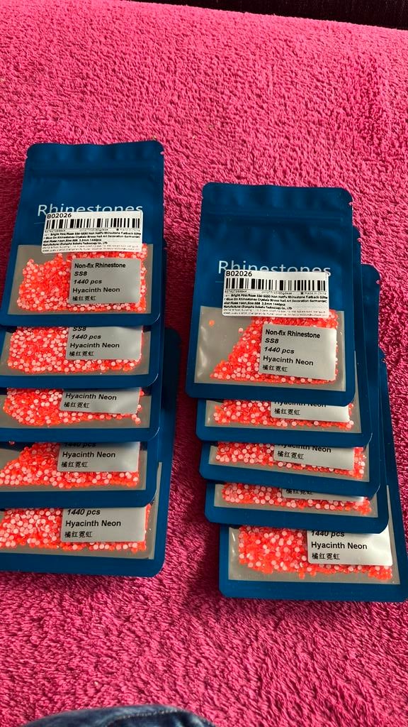 Te koop:Strass steentjes neon hyacinth ss8 glow in the dark, Ophalen of Verzenden, Nieuw