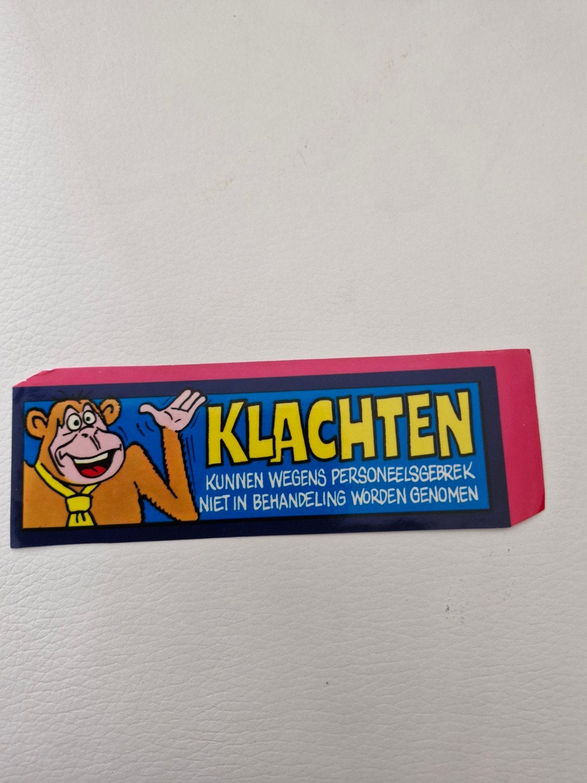 10056 sticker 'Klachten kunnen wegens personeelsgebrek', Ophalen of Verzenden, Gebruikt