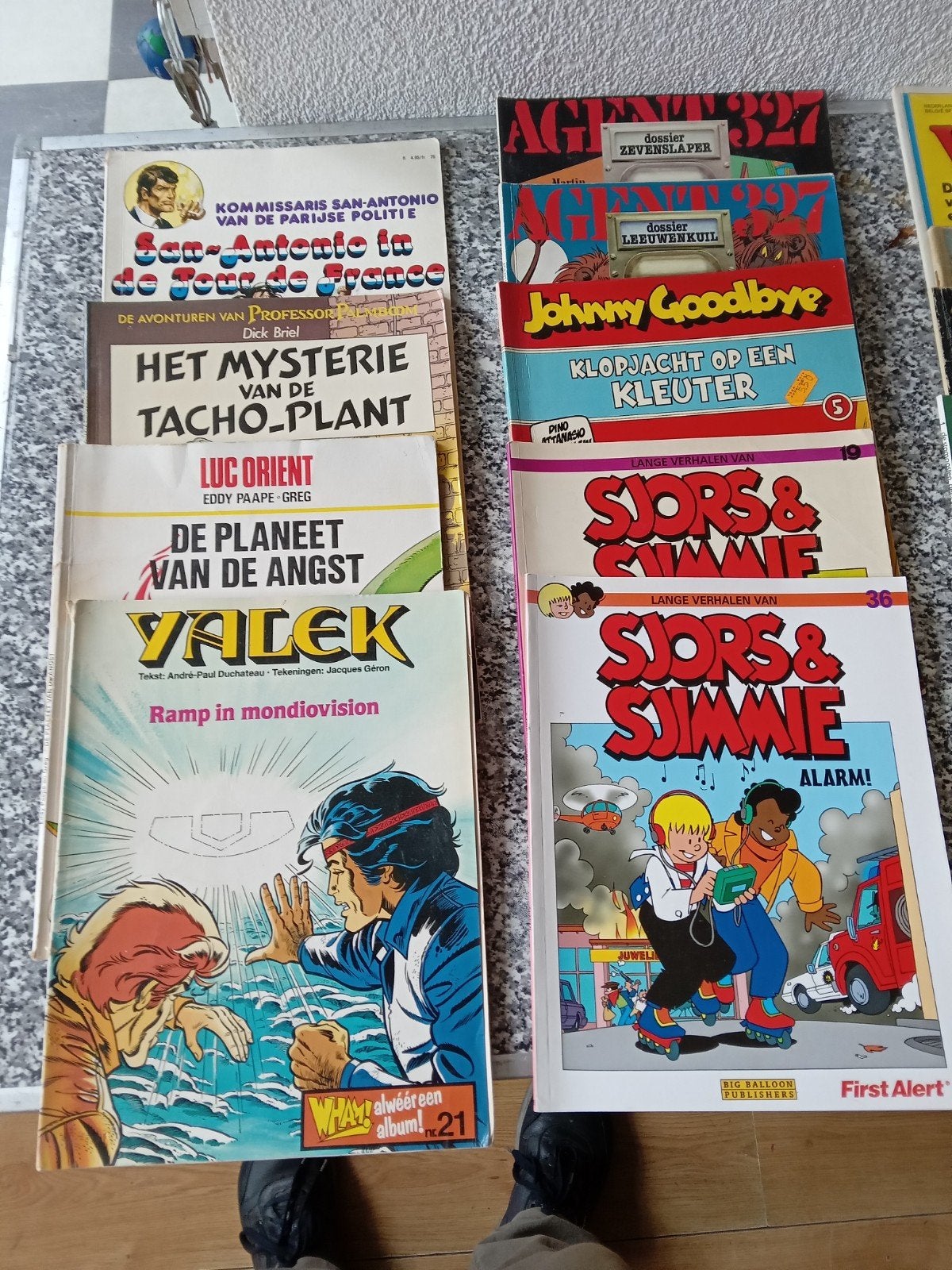 Grote verzameling strips Donald D S/W rik ringers e.d, Meerdere comics, Ophalen of Verzenden, Gelezen, Europa