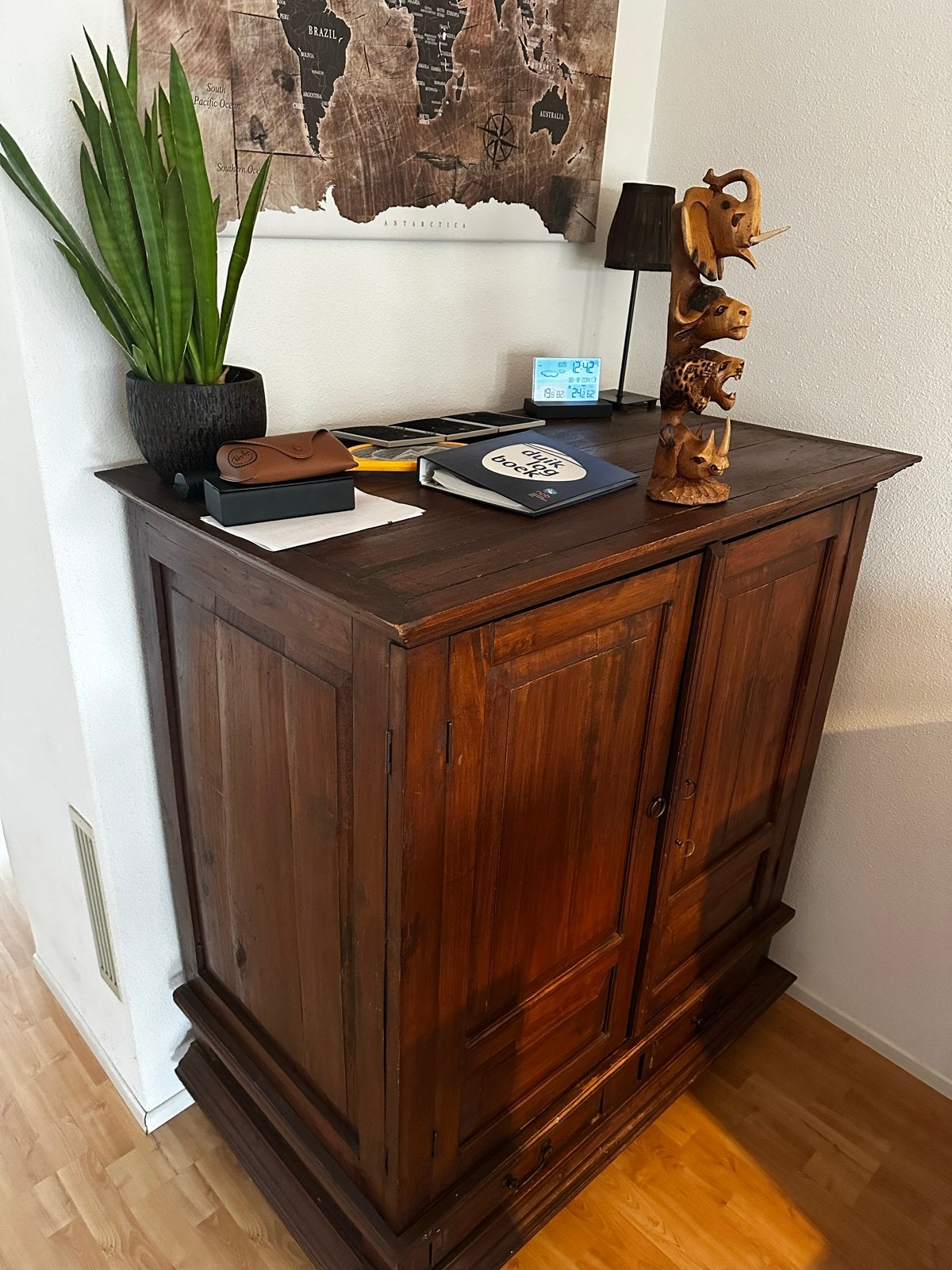 Koloniale computer/opbergkast, Ophalen
