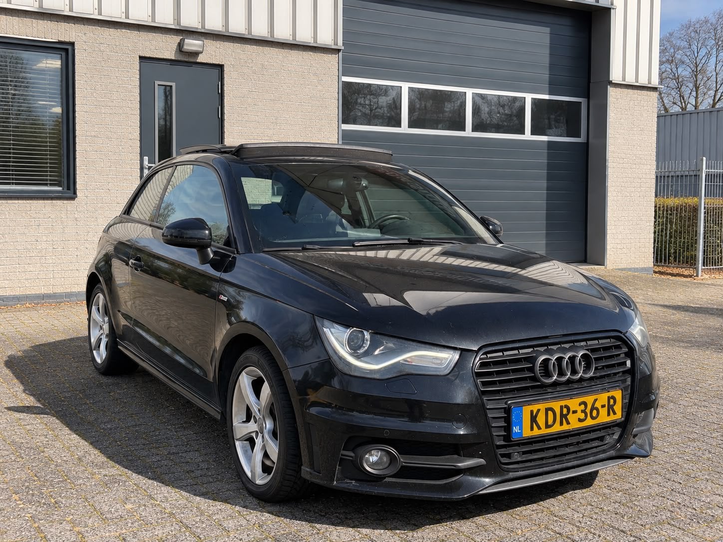 Audi A1 1.4 Tfsi 90KW S-tronic 2013 Zwart pano, A1, 4 cilinders, 4 stoelen, 1100 kg
