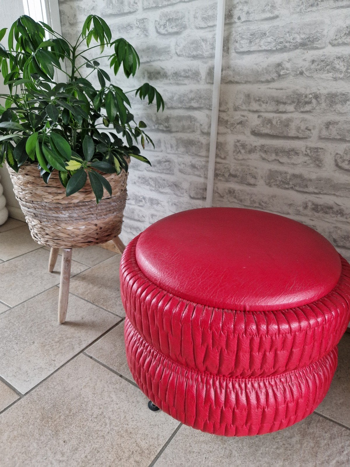 Supergave Rode opberg Poef RETRO vintage, Rond, Leer, Ophalen of Verzenden, Zo goed als nieuw