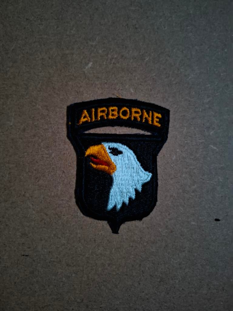US WWII 101ST AIRBORNE PATCH (1), Verzamelen, Militaria | Tweede Wereldoorlog, Verzenden, Landmacht, Amerika, Embleem of Badge