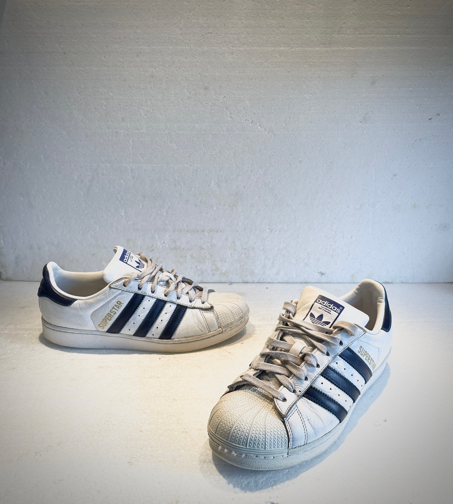 Adidas Originals Superstar wit met blauwe strepen 41 1/3, Wit, Ophalen of Verzenden, Sneakers of Gympen, Zo goed als nieuw