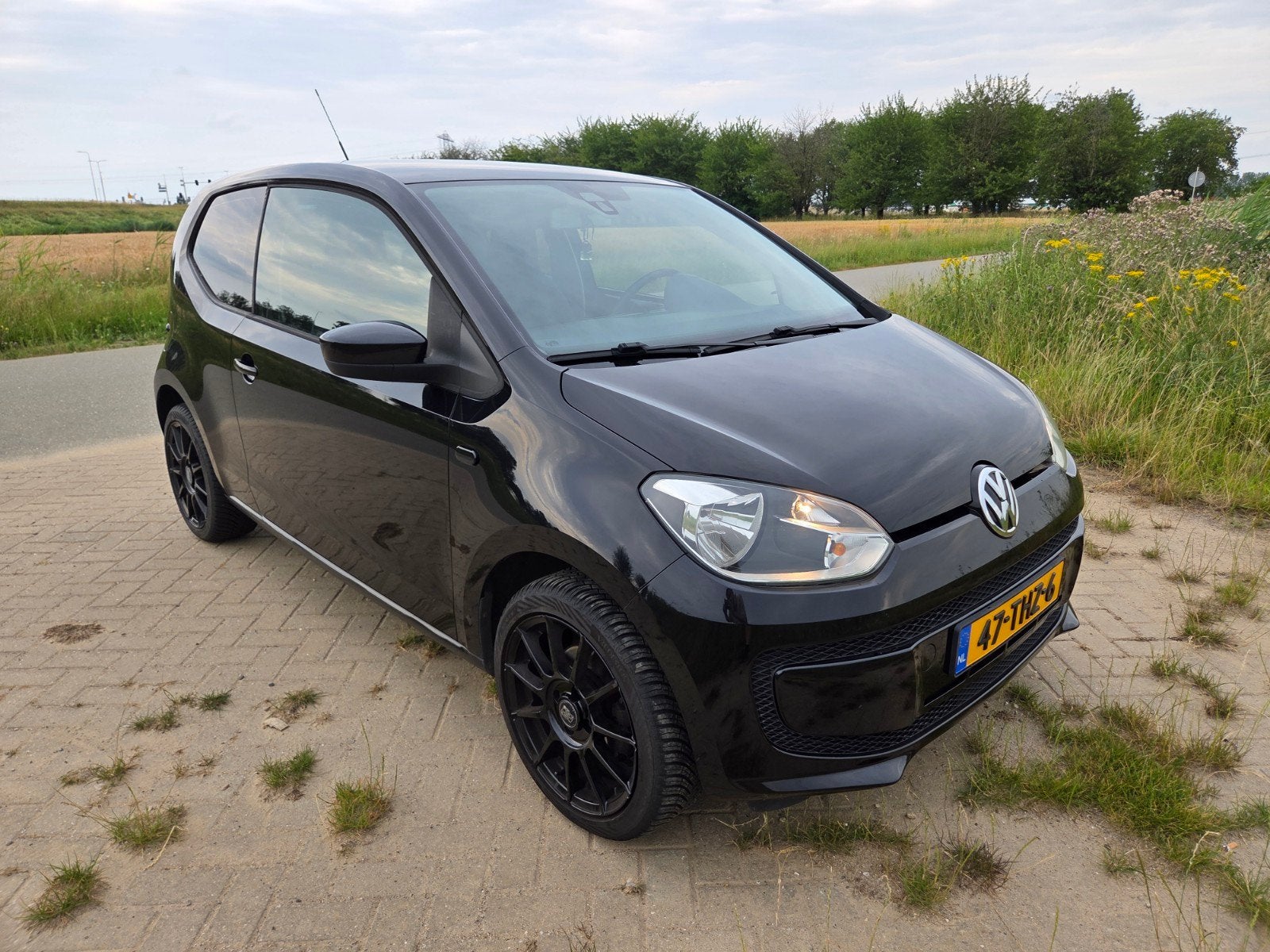 Volkswagen up! 1.0 44KW 2012 Zwart, Auto's, Voorwielaandrijving, Euro 5, Stof, 4 stoelen