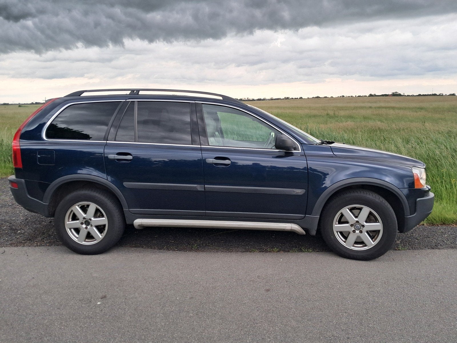 Volvo XC90 2.5 T Geartronic 2004 Blauw, Auto's, Volvo, Beige, Blauw, 7 stoelen, 2521 cc