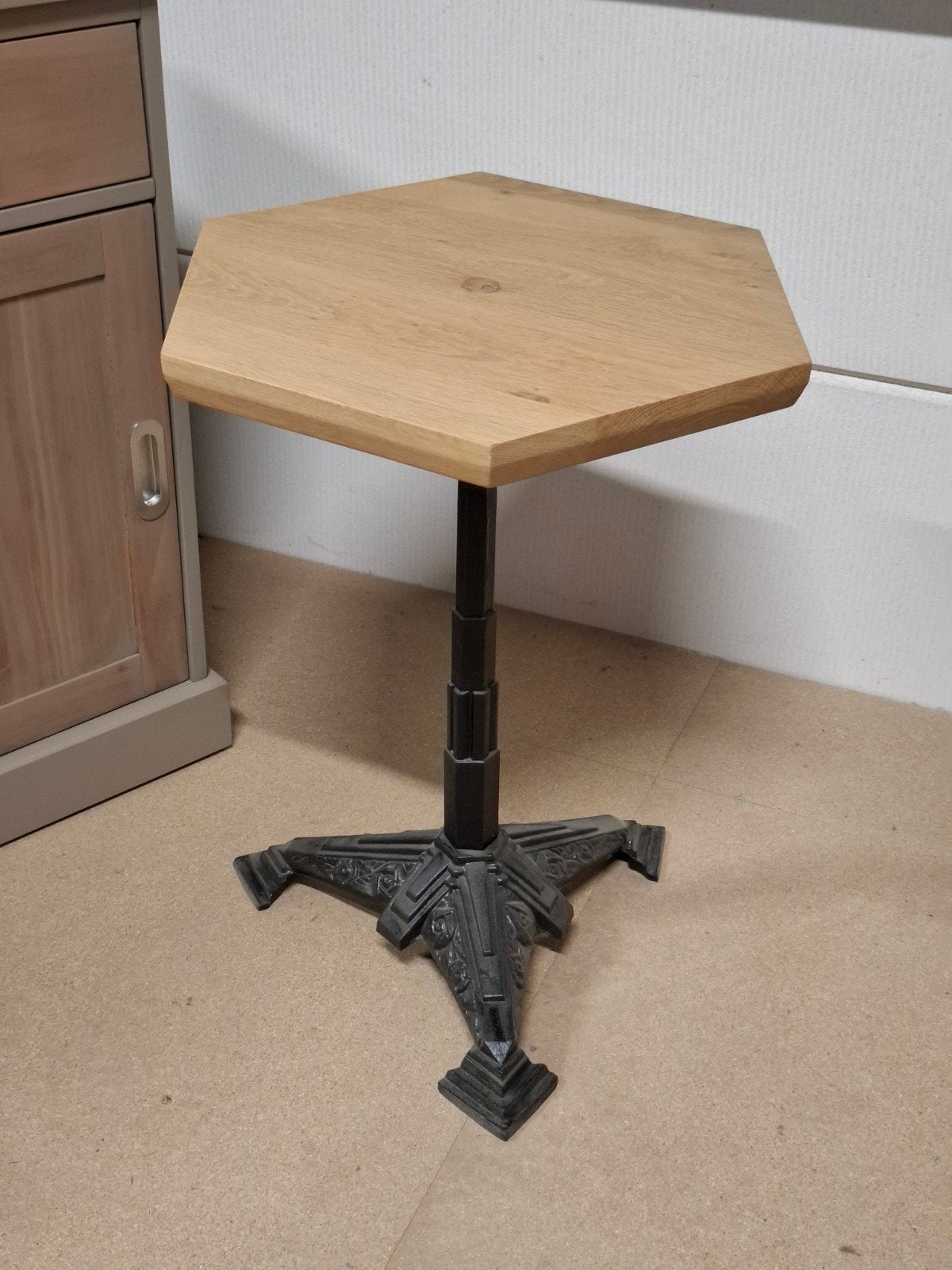 Bijzettafel, sidetafel, tafeltje met antieke voet, Ophalen, 50 tot 100 cm, Antiek en Industrieel, Eikenhout