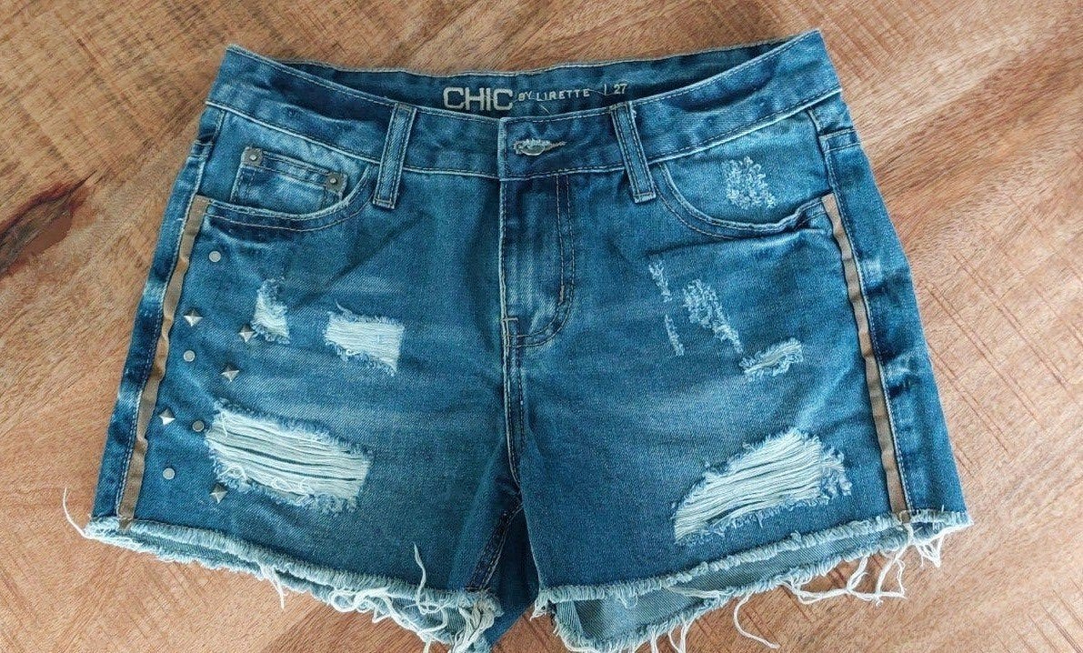 Jeans short van het merk CHIC by Lirette, maat 27, Ophalen of Verzenden, Nieuw, Blauw, W27 (confectie 34) of kleiner
