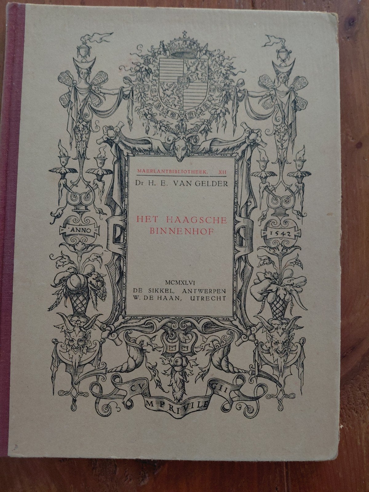 Het Haagsche Binnenhof - Dr. H. E. van Gelder (1946), Ophalen of Verzenden, 20e eeuw of later, Gelezen, Dr. H. E. van Gelder