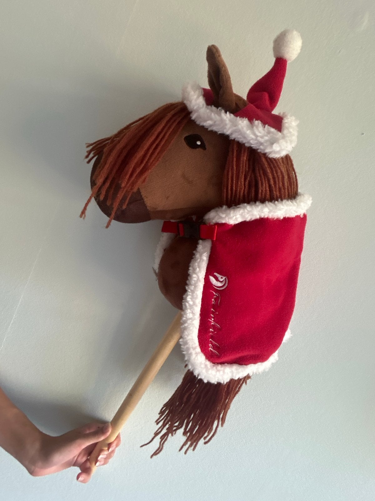 Kerst Stokpaardje met Kerstmuts en Cape, Ophalen, Zo goed als nieuw, Jongen of Meisje