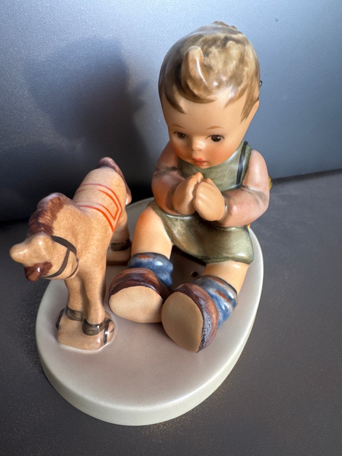 Hummel Goebel beeldje: Jongen met hobbelpaard (Exclusieve Ed, Verzamelen, Ophalen of Verzenden, Zo goed als nieuw, Hummel