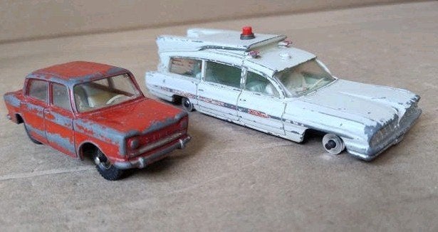 2x Dinky Toys Ambulance nr 263 & Simca 1000 nr 519 jaren '60, Ophalen of Verzenden