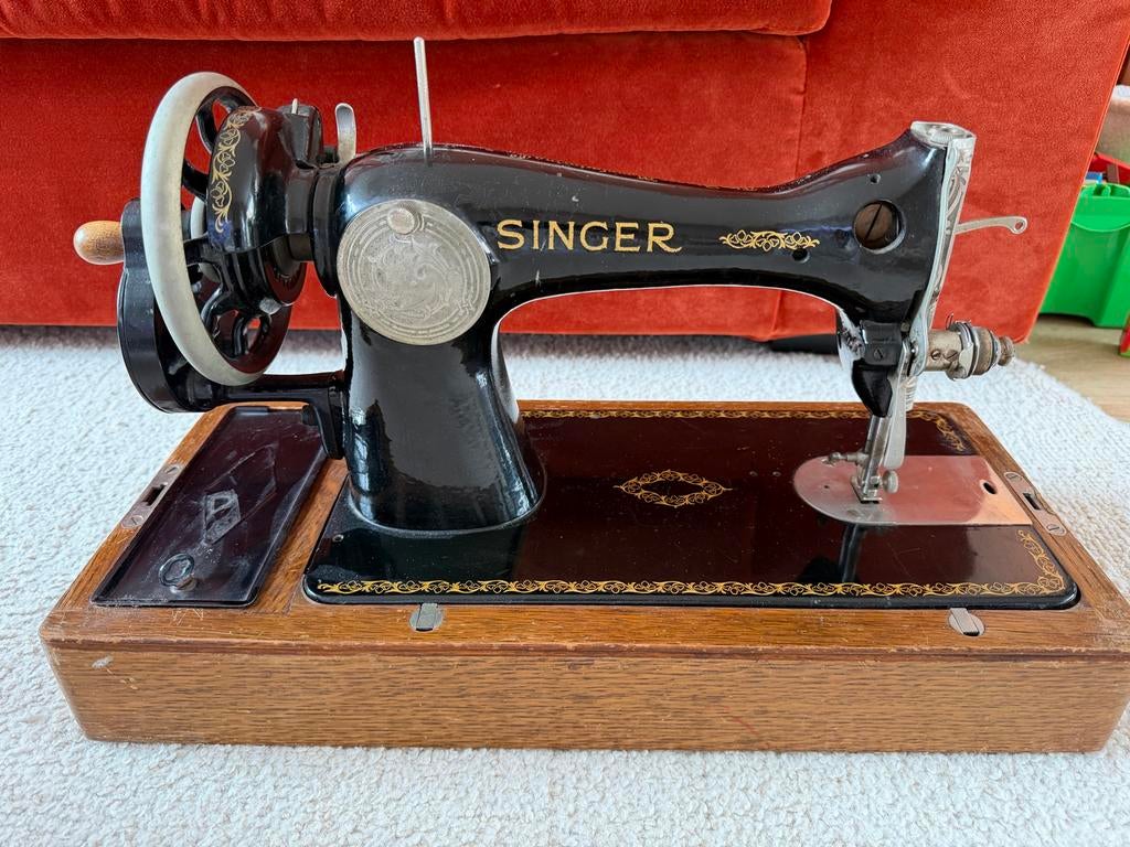 Vintage Singer Naaimachine met Accessoires, Antiek en Kunst, Antiek | Naaimachines, Ophalen