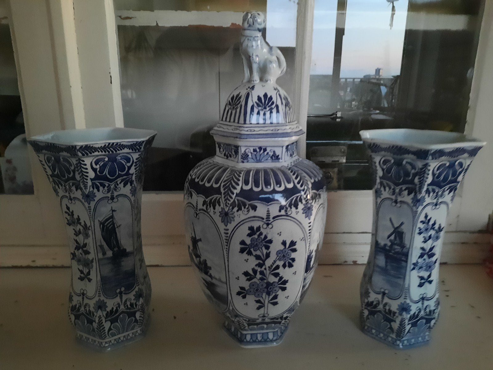 Klassiek Delfts Blauw Kaststel - Vaas en Twee Bekervazen, Ophalen