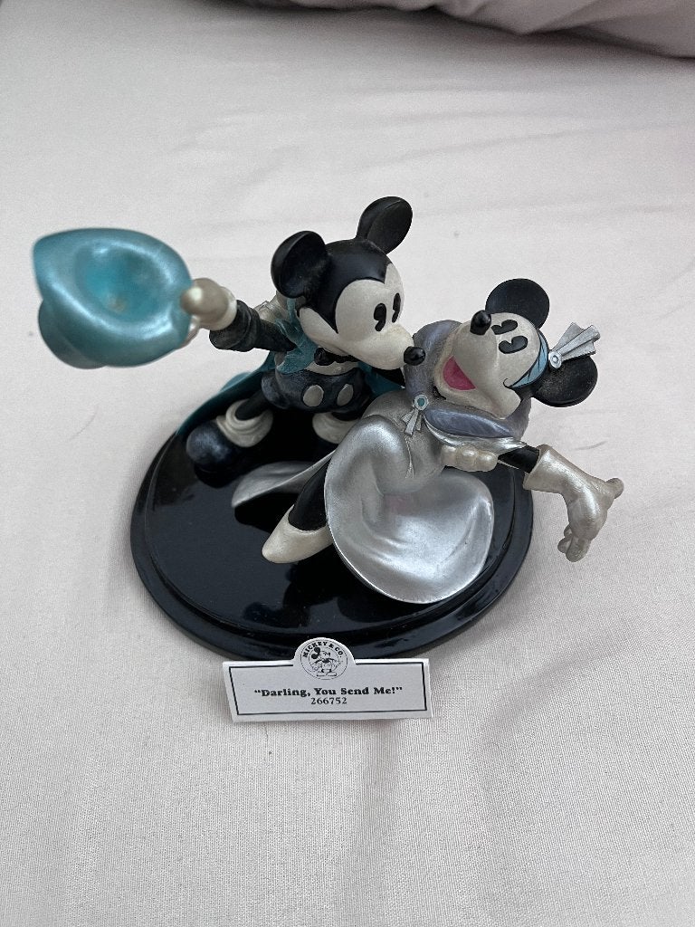 Disney beeldje van Mickey & Minni als danspaar, Ophalen of Verzenden, Mickey Mouse, Nieuw, Beeldje of Figuurtje