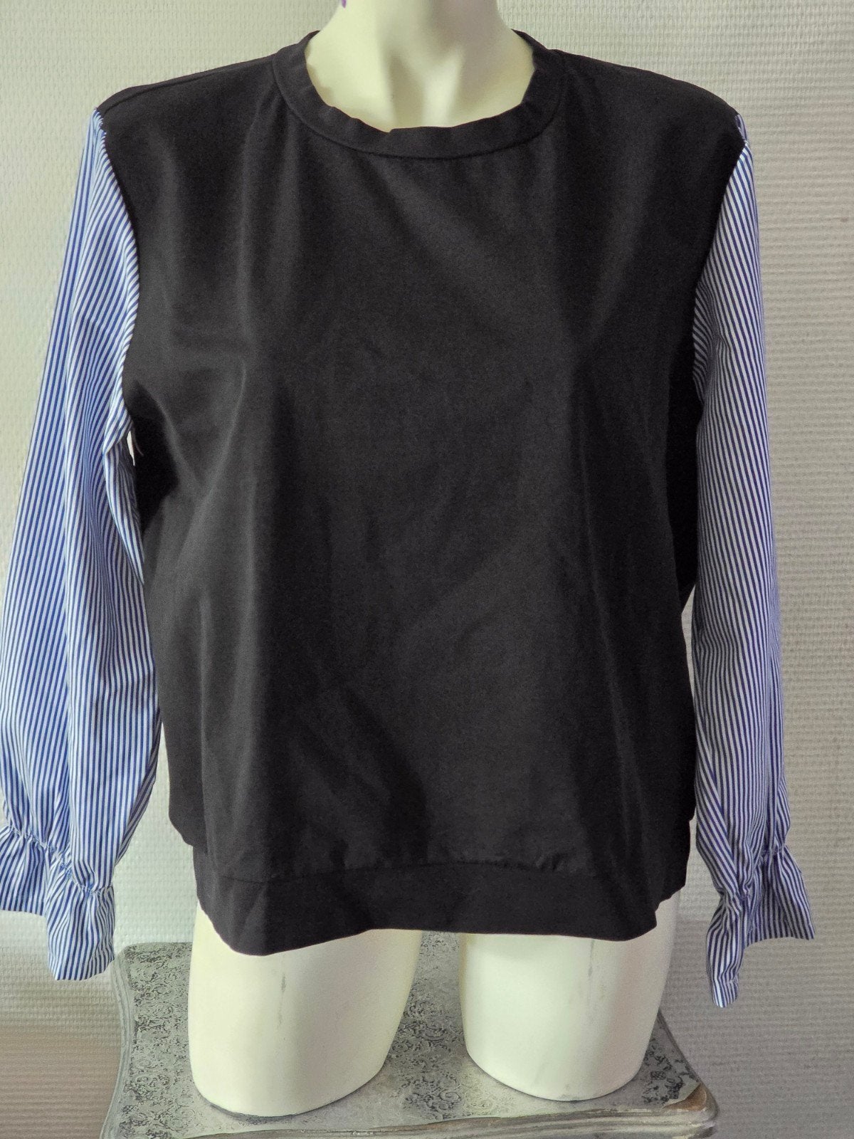 New Collection Zwarte trui met gestreepte mouwen maat L/XL, Zwart, Maat 46/48 (XL) of groter, Ophalen of Verzenden, Gedragen
