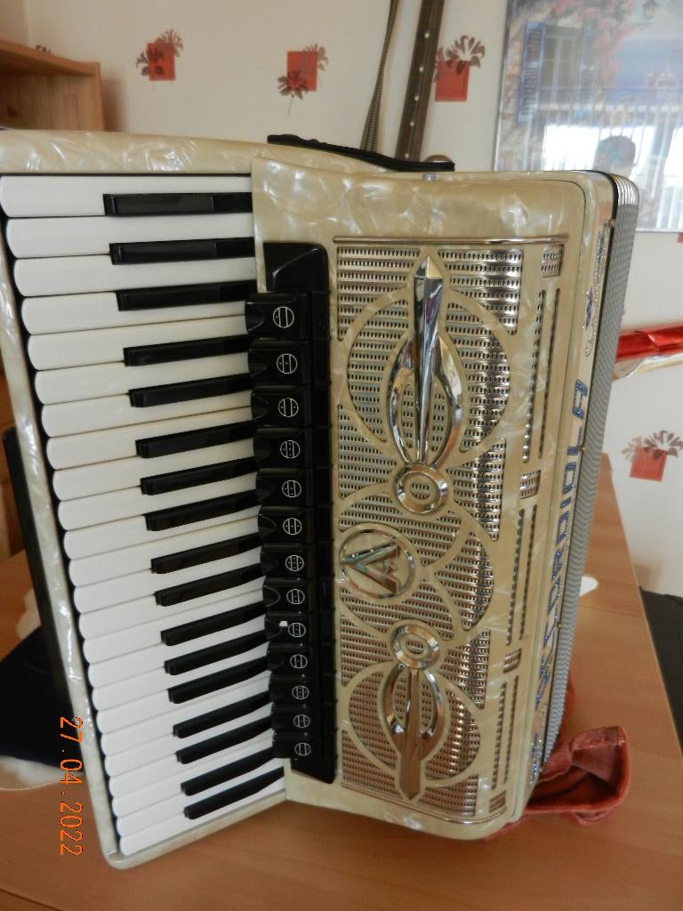 Akordeon, Met koffer, Ophalen of Verzenden, 120-bas, Accordiola