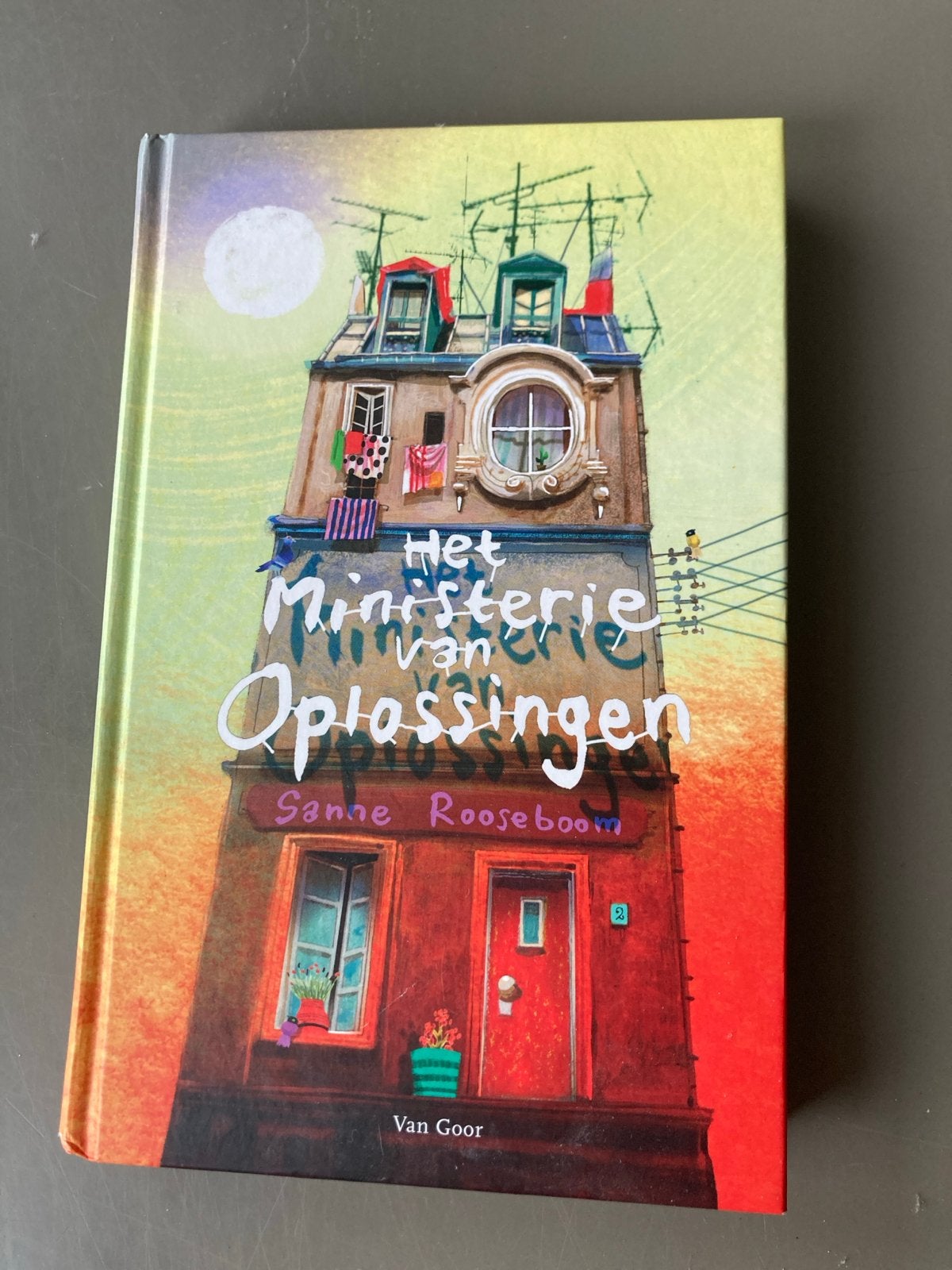 Het Ministerie van Oplossingen - Sanne Rooseboom, Ophalen of Verzenden, Zo goed als nieuw, Fictie algemeen