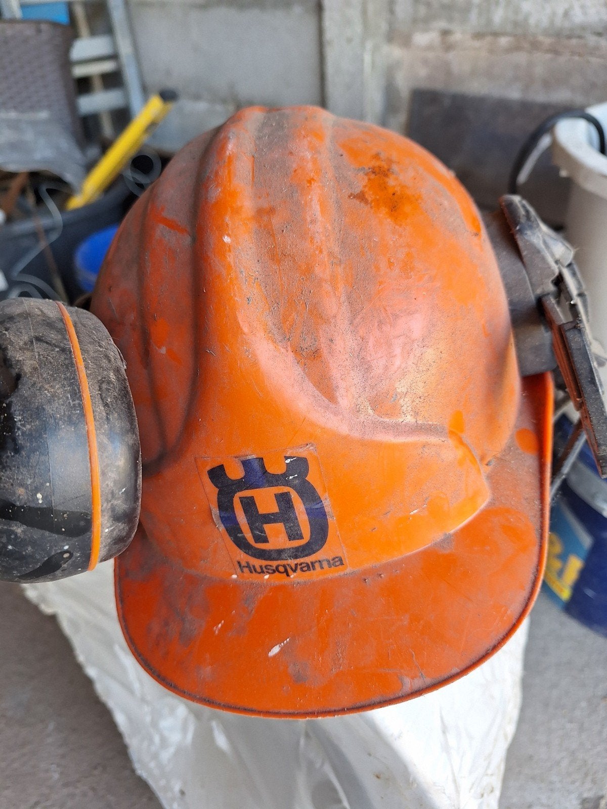 Husqvarna Veiligheidshelm met gehoorbescherming, Doe-het-zelf en Verbouw, Veiligheidshelmen, Ophalen of Verzenden, Gebruikt