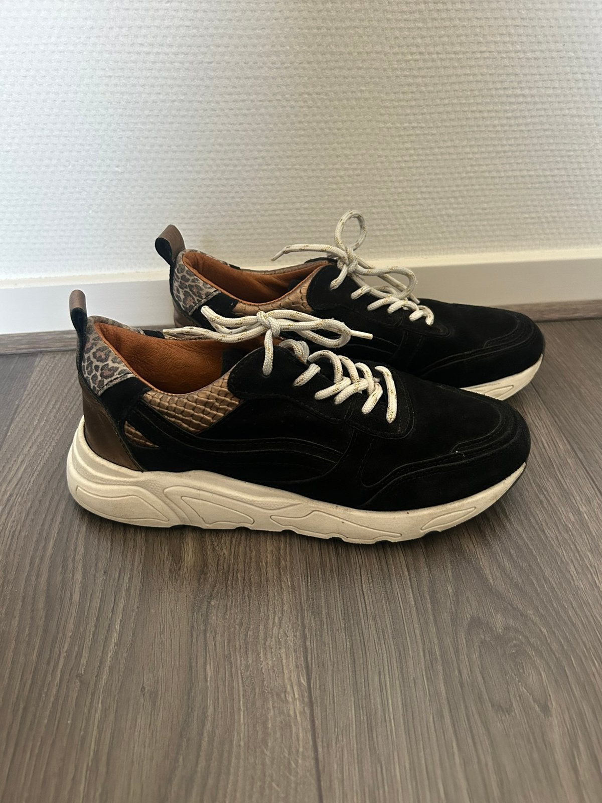 Zwarte Suède Manfield Sneakers maat 40, Kleding | Dames, Schoenen, Zwart, Ophalen of Verzenden, Sneakers of Gympen, Gedragen