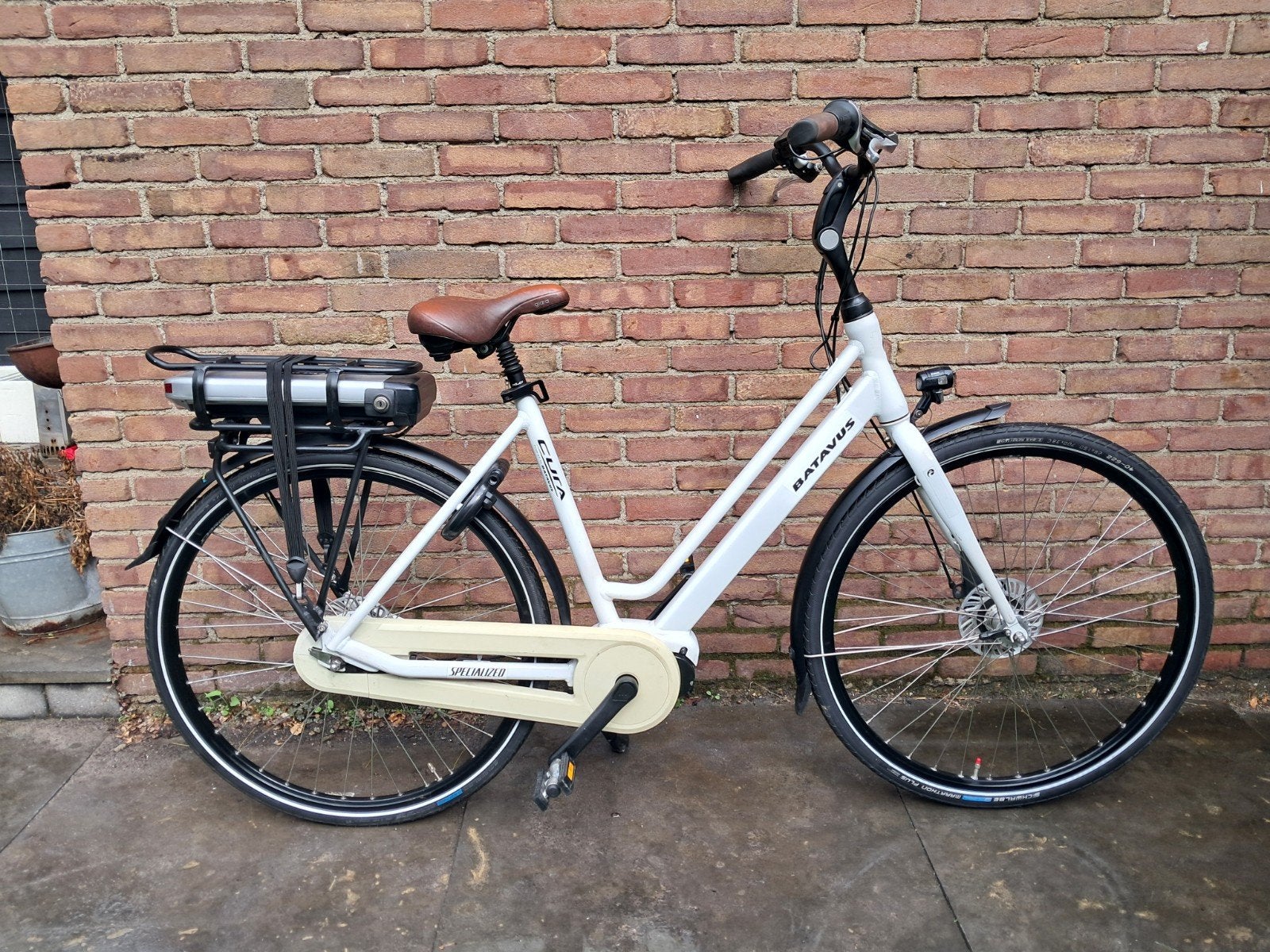 Batavus Cura  E-bike  middenmotor nieuwe accu met garantie, Ophalen, Batavus, Zo goed als nieuw, 50 km per accu of meer