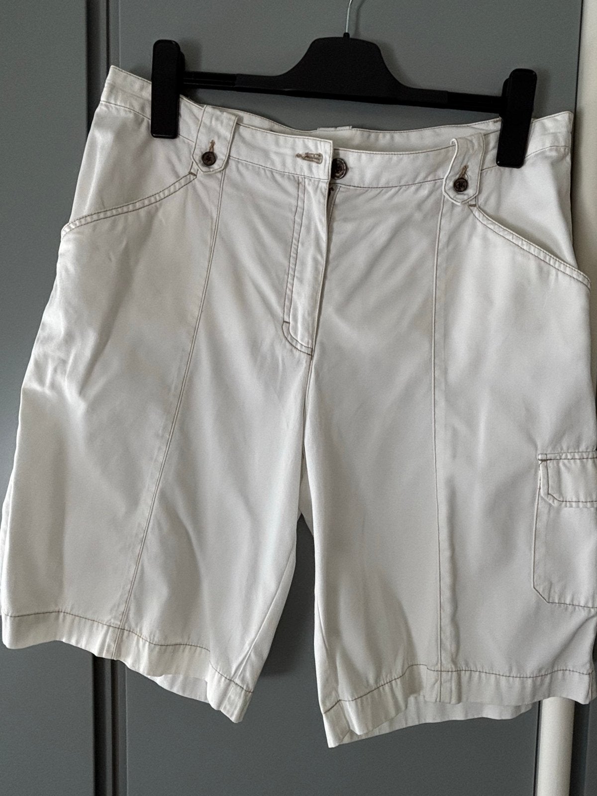 Witte korte broek Canda maat 44, Kort, Wit, Maat 42/44 (L), Ophalen of Verzenden