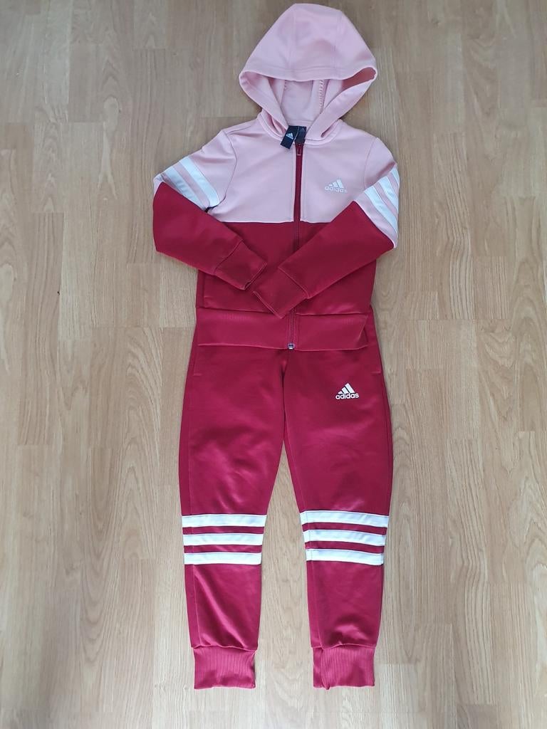 Adidas trainingspak rood roze maat 7-8 jaar, Ophalen of Verzenden, Zo goed als nieuw, Maat 128
