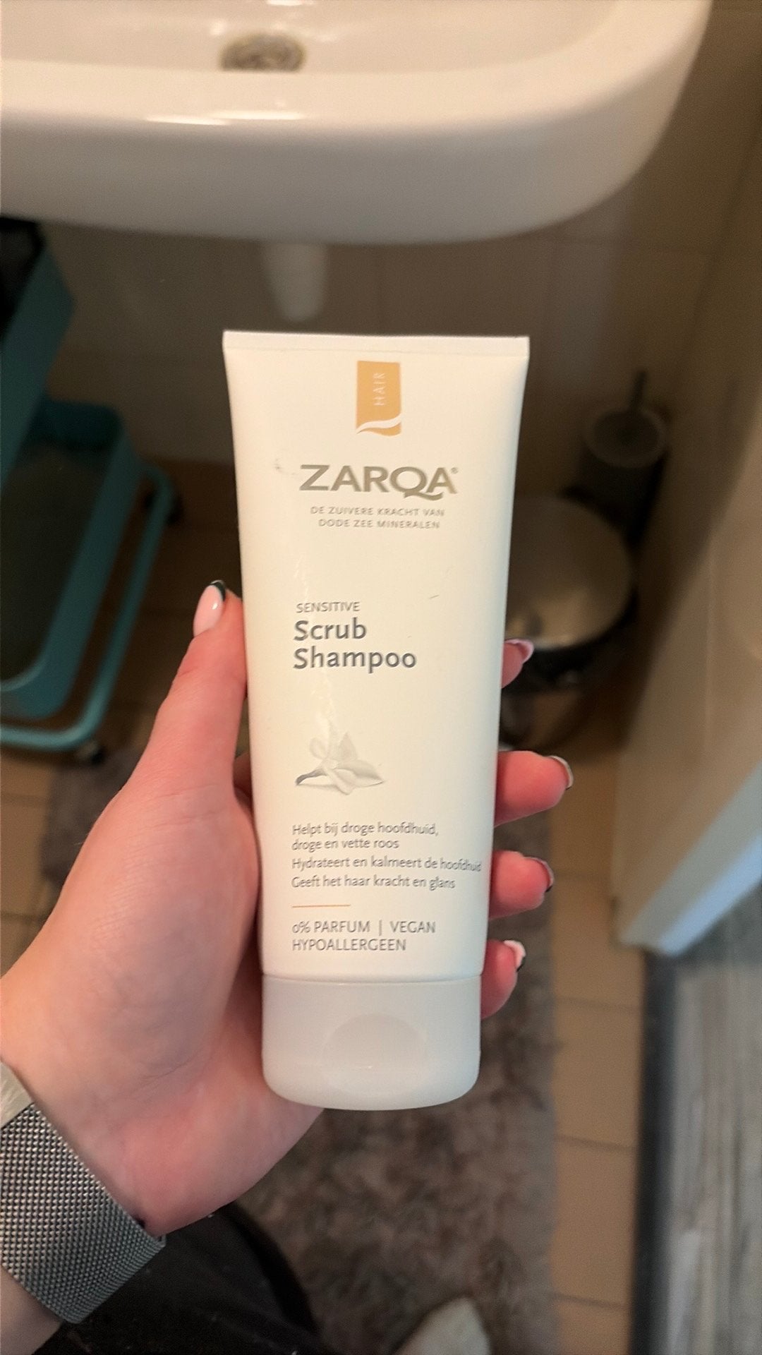 Zarqa scrub shampoo, Ophalen of Verzenden, Zo goed als nieuw, Shampoo of Conditioner
